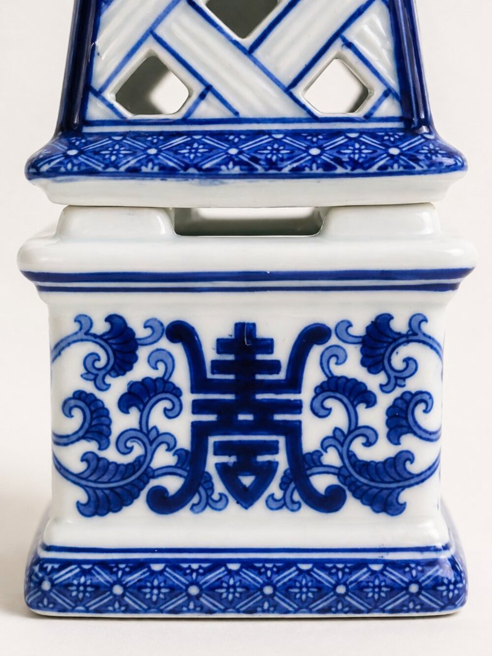 Bombay Co Blue White Porcelain Lattice Obelisk Candle Holder 10” NWOT - Picture 8 of 12